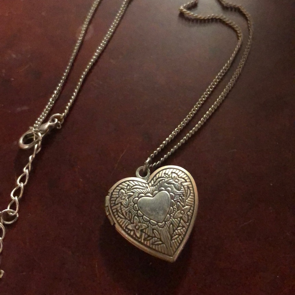 ANTIQUE heart locket ✨